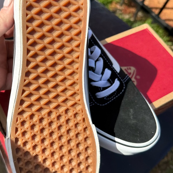 Brand New Classic Vans - Picture 3 of 4